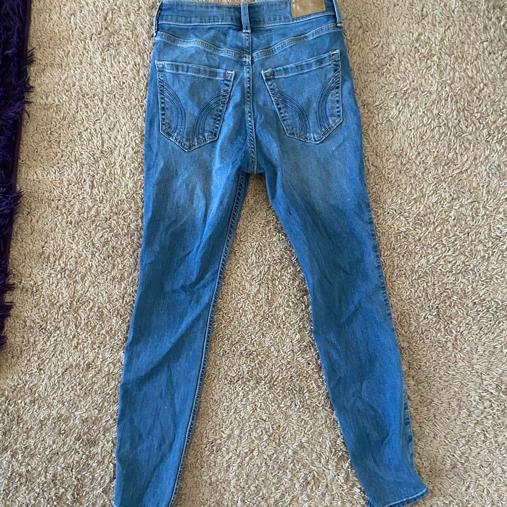 Hollister Women's Medium Wash High Rise 2S Skinny Jeans - Picture 2 of 8